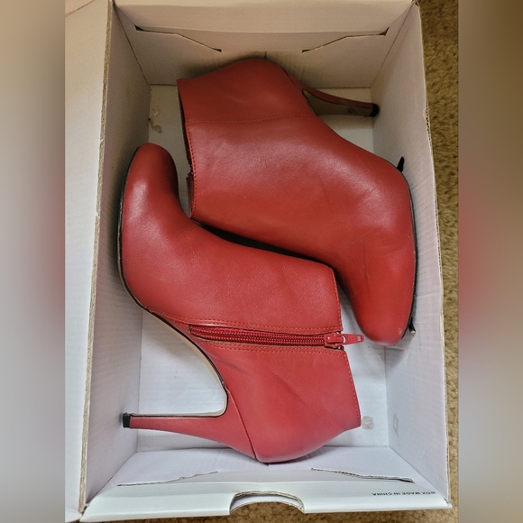 Fall 2013 Aldo Erhardt booties, real leather, red, fits size 7. - Picture 2 of 7